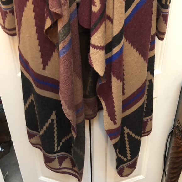 Beautiful jacket long warm hood . Looks hot with boots.maroon , blue and tan - Picture 4 of 5